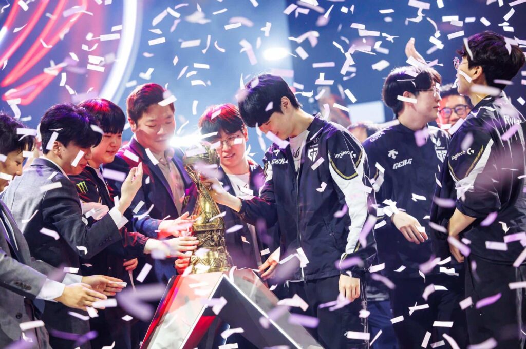 Gen.G-celebrating-their-MSI-2025-victory-1024x680.jpg